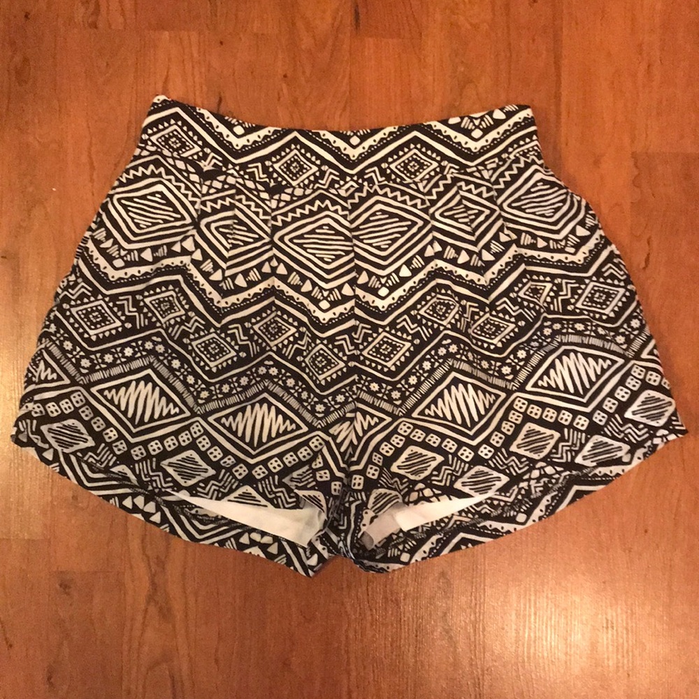 Francesca‘s Size L Shorts
